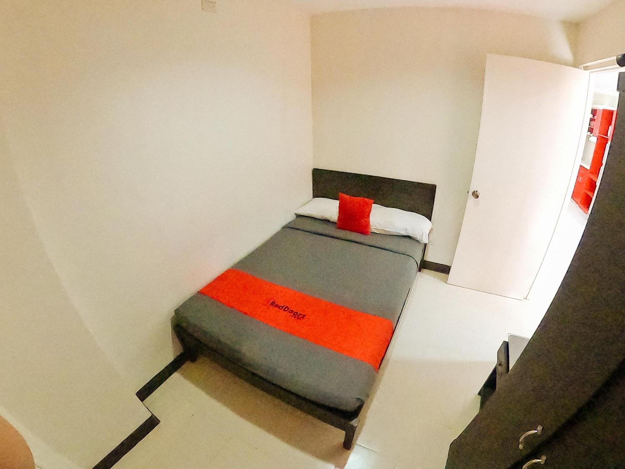 Reddoorz Plus @ Mabolo Cebu Стая снимка